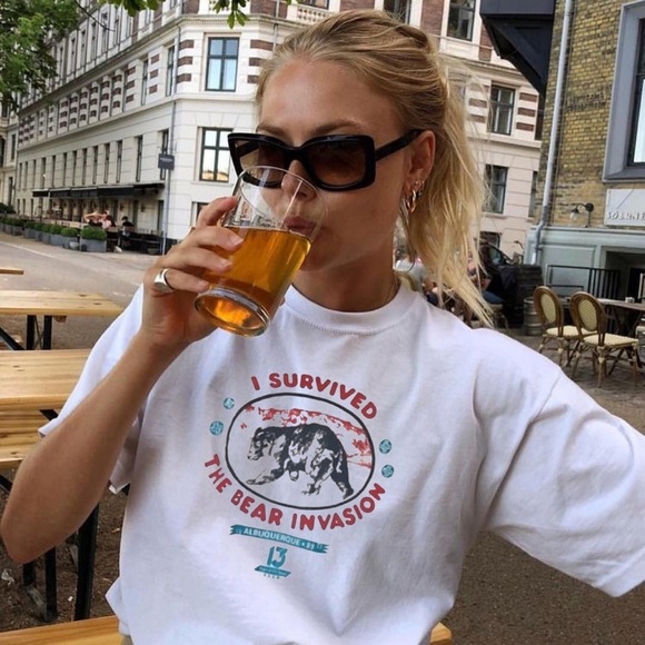 Vintage Tops - 1989 I Survived The Bear Invasion Oversized T-Shirt